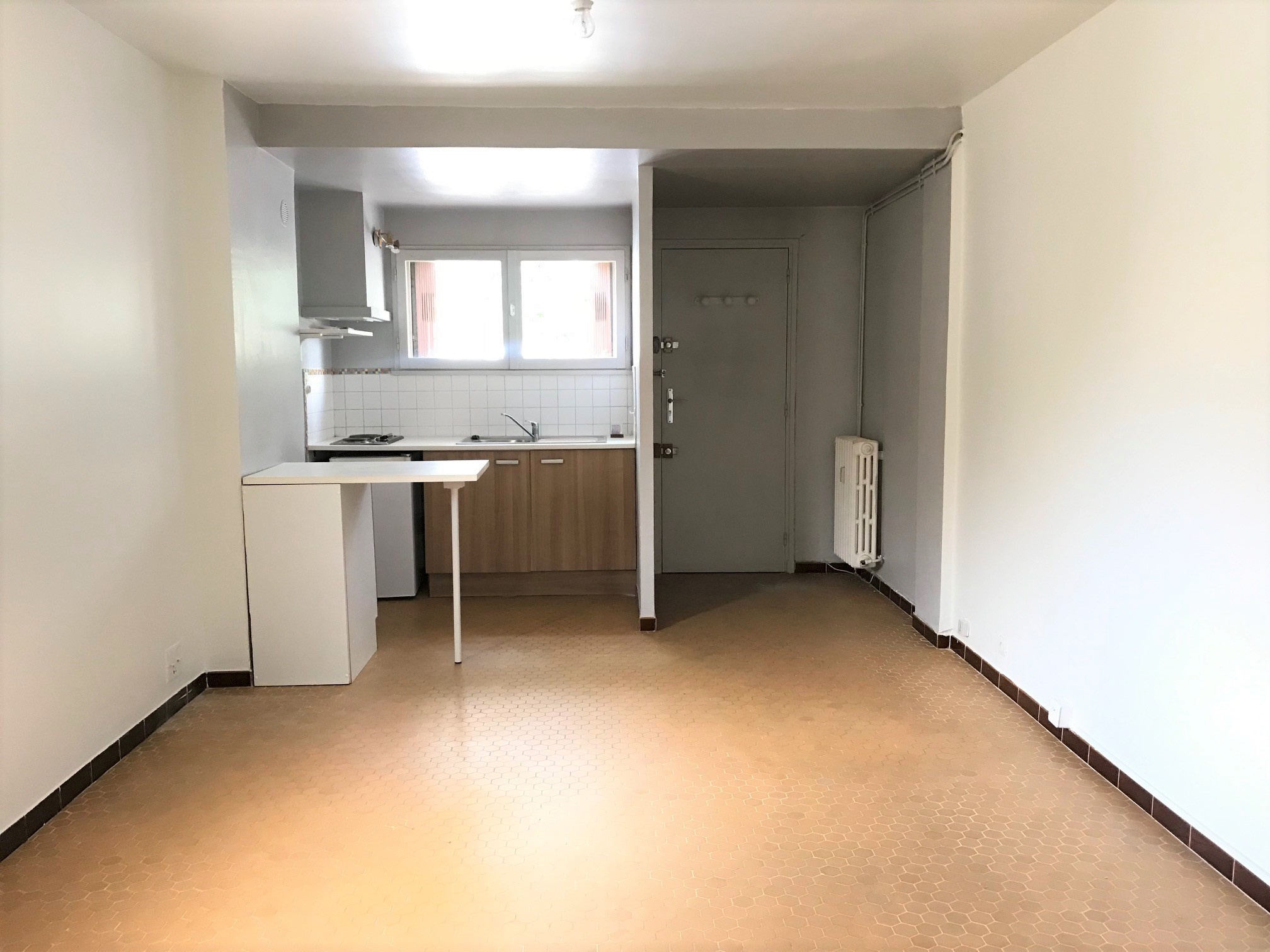 location Aix en Provence quartier Jourdan, studio 25m² en rez de