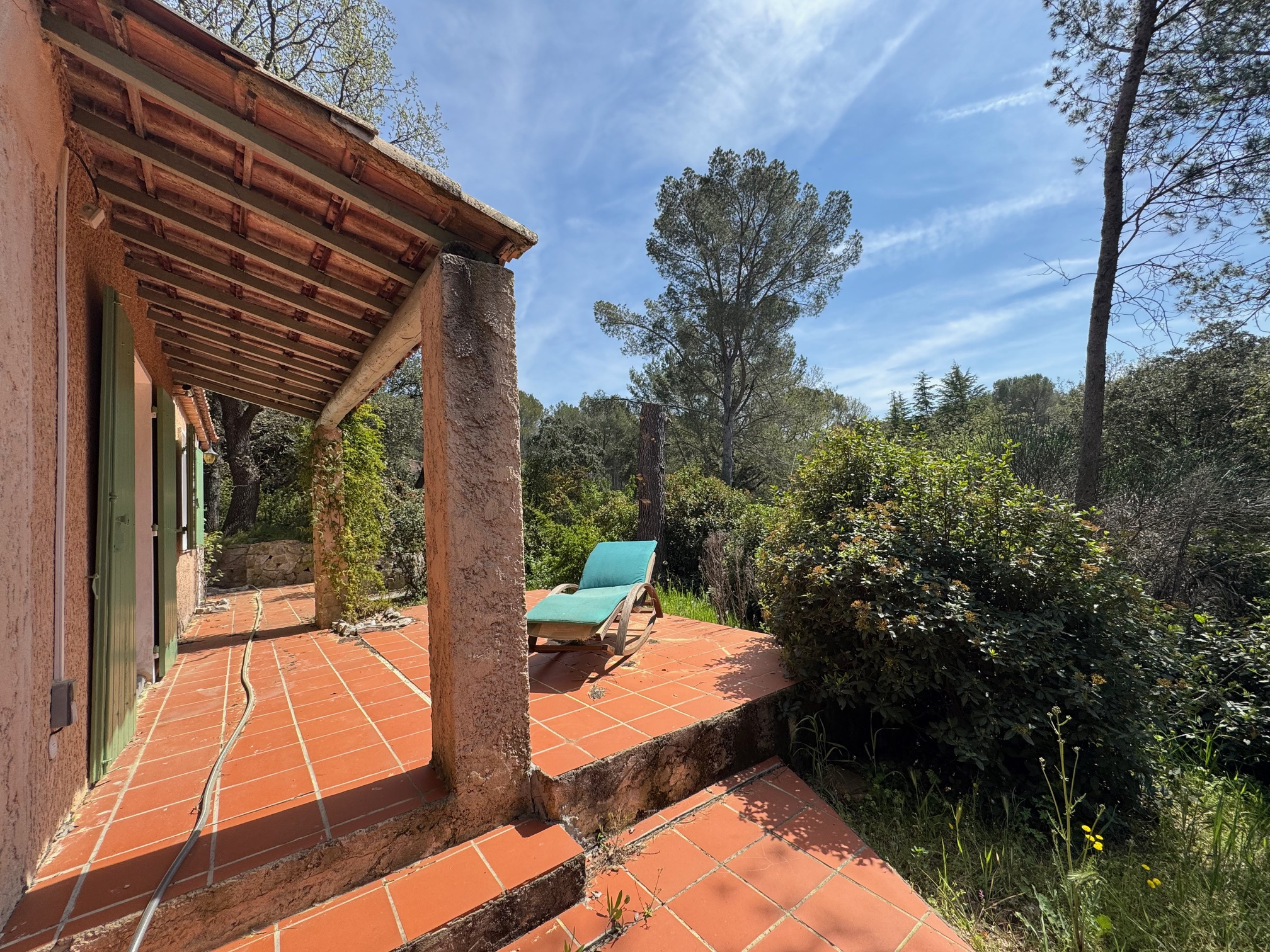 A ventre Maison Type 3/4 Chateauneuf le rouge- piscine.